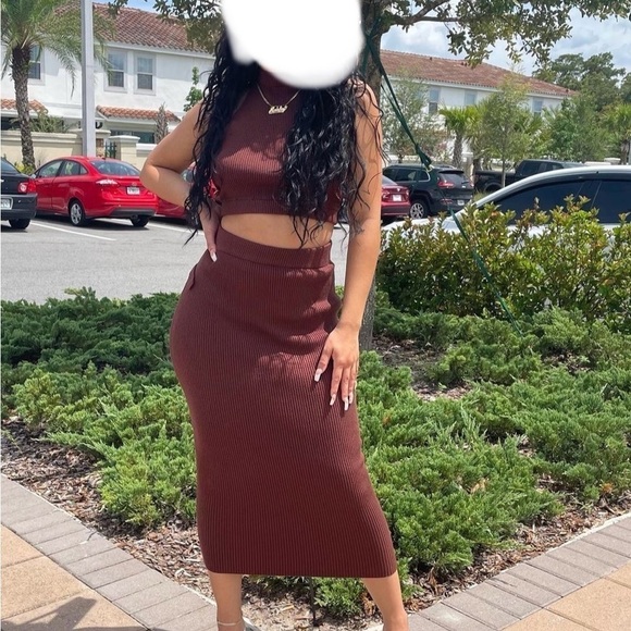 Sabrina Sweater skirt set Color Brown Size Small NWT - Picture 9 of 12